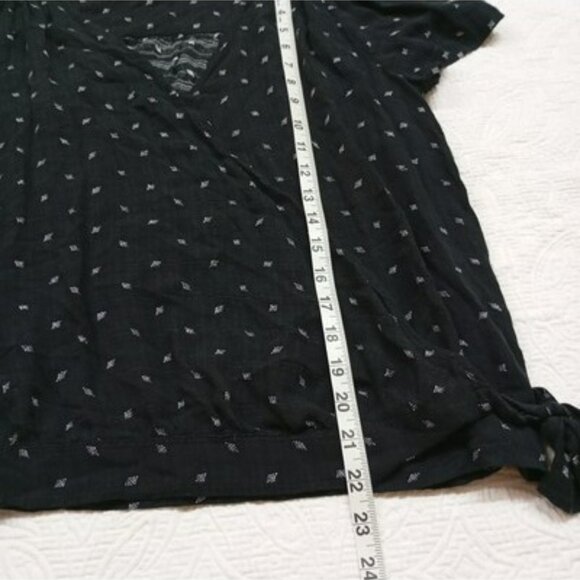Universal Thread Womens Black Wrap Top With Tie Detail Size M - Picture 12 of 12